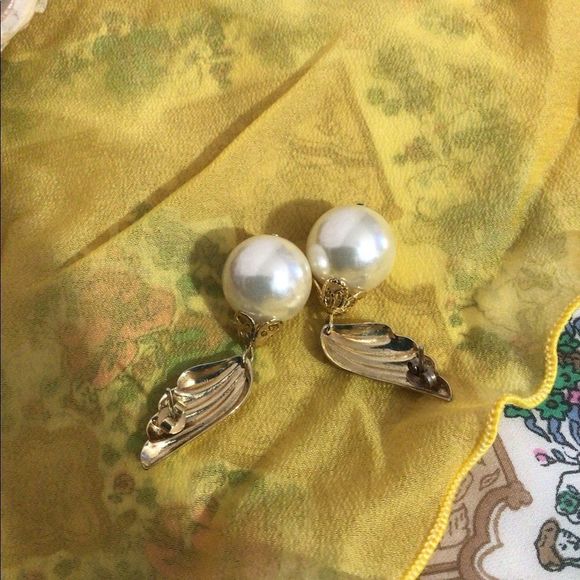 Vintage Dangle Stud Earrings Pearls & Gold Winged Accent BEAUTIFUL! - Picture 5 of 13
